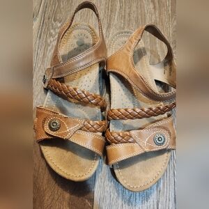 Women size 9 Earth Origins Sandals